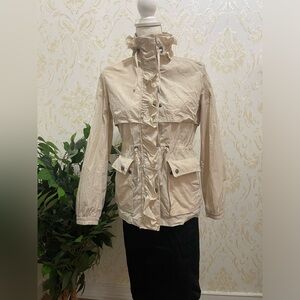 Banana Republic GUC trench/rain ruffled cream coat in size XS
